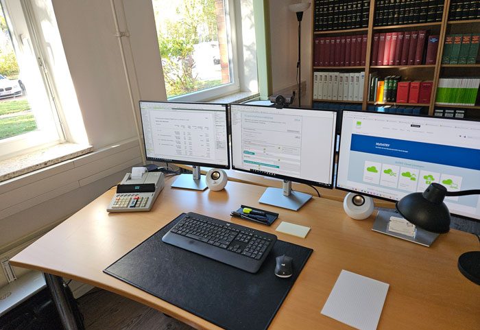 Aufnahme des Schreibtisches der Kanzlei Eder